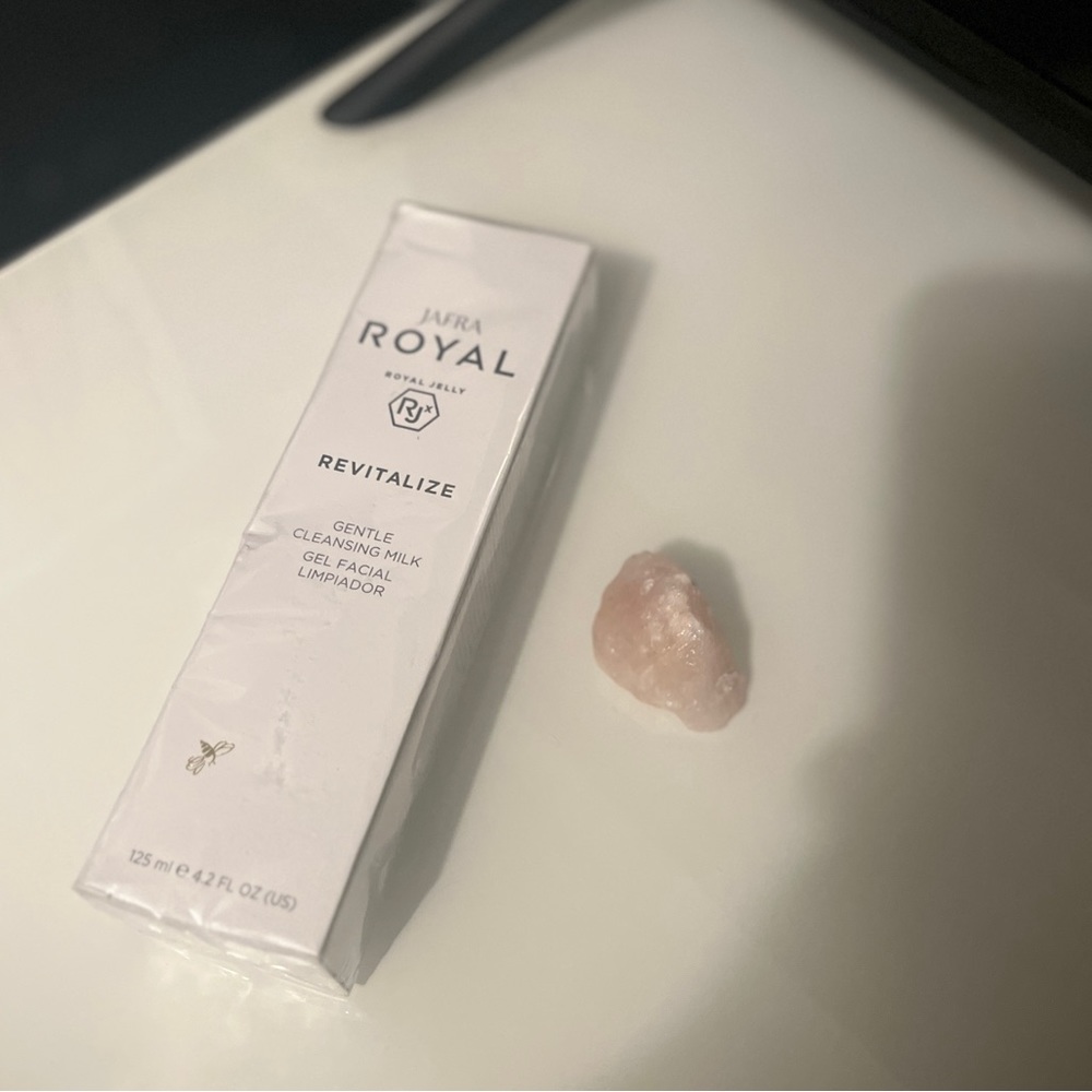 JAFRA ROYAL Revitalize Gentle
Cleansing Milk